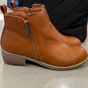 Women’s Tan Leather Ankle Boots with Side Zip